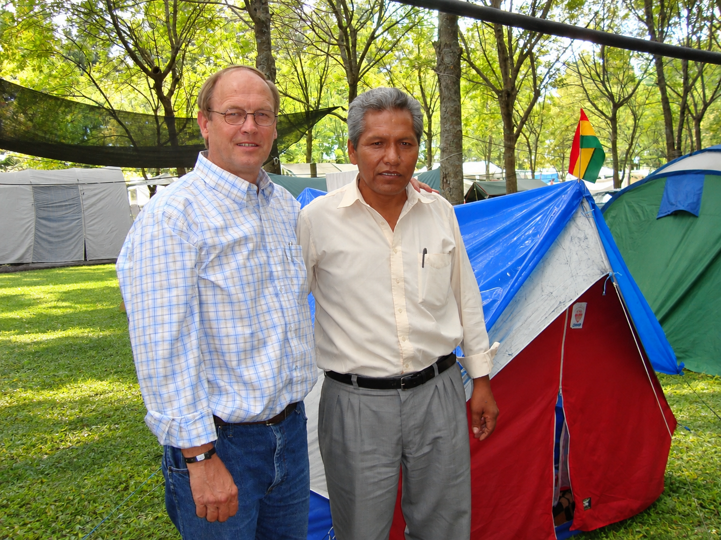 Pastor Lucio Taquichiri Romero junto a Roberto Sórensen